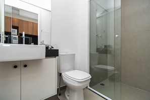 Shower, free toiletries, hair dryer, towels - 360 On Madalena (São Paulo)