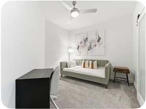 Room - Cozy 1-bedroom apartment in charming Augusta with AC and gym (Augusta)