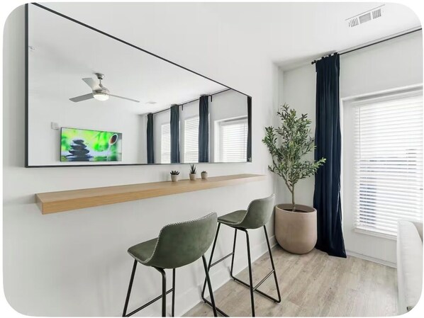 Interior - Cozy 1-bedroom apartment in charming Augusta with AC and gym (Augusta)