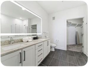 Bathroom - Cozy 1-bedroom apartment in charming Augusta with AC and gym (Augusta)