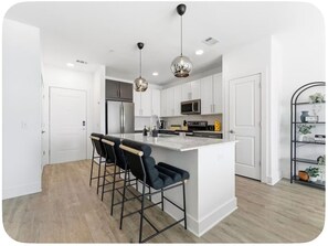 Private kitchen - Cozy 1-bedroom apartment in charming Augusta with AC and gym (Augusta)