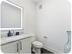 Bathroom - Cozy 1-bedroom apartment in charming Augusta with AC and gym (Augusta)