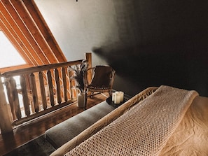 WiFi, bed sheets - Lake Huron A-Frame | Sunset, Firepit + Cozy Vibes (Ocqueoc)