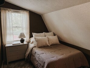 Room - Golf Trips + Girl Weekends + Family Fall Getaways (Stanwood)
