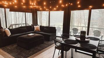 TV, fireplace