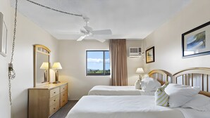 Room - Beachfront 4BR, 2 Condos for 12 in Kihei, Maui! (Kihei)