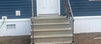 Charming 2 bedroom Tiny Home that sits on the edge of the water!! in Redfield