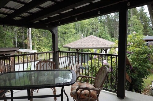 Private Entire Home in Gold River, BC