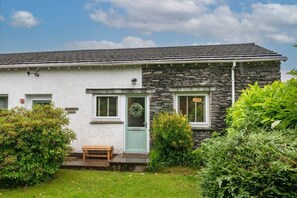 A two-story house with a stone facade and a white upper section. - No.6 Brantfell House (Bowness-on-Windermere)