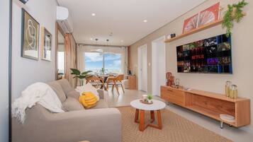 Apartamento, balcón | Zona de estar