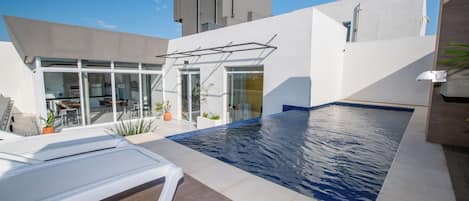 Una piscina techada