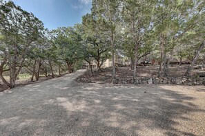A gravel path leading to a building surrounded by trees. - Near Lost Maples +River +Views +Firepit +Pet +EV +WIFI+ King (Hunt)