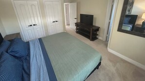 Room - Enjoyable historic Duplex next door to Hutchins BBQ (McKinney)