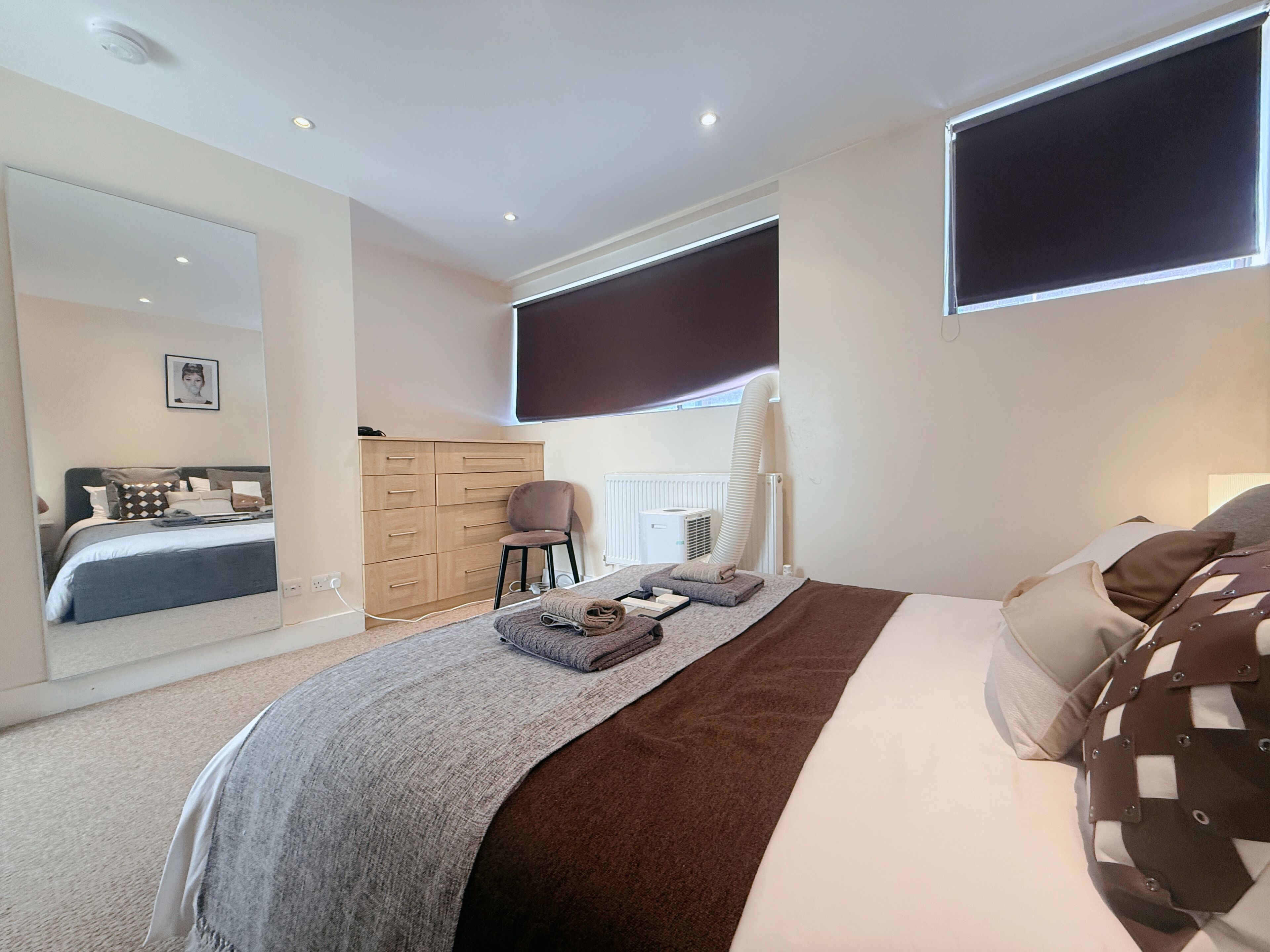 3 bedrooms, iron/ironing board, WiFi, bed sheets