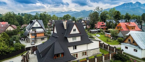 A residential area with houses featuring steep roofs and stone foundations.