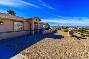 Exterior - Pet friendly home w/ pool, spa & toiletries (Lake Havasu City)