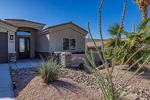 Exterior detail - Pool, Spa & 100” TV | Near Windsor (Lake Havasu City)