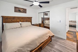 Desk, iron/ironing board, travel cot, WiFi - Pool, Spa, Table games, Multi boat parking, For 10 (Lake Havasu City)