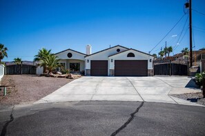 Exterior - Pool, Spa, Table games, Multi boat parking, For 10 (Lake Havasu City)