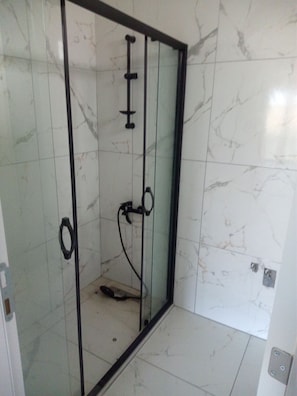 Villa, 2 chambres, accessible aux personnes à mobilité réduite | Salle de bain