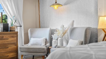 3 bedrooms, in-room safe, desk, iron/ironing board