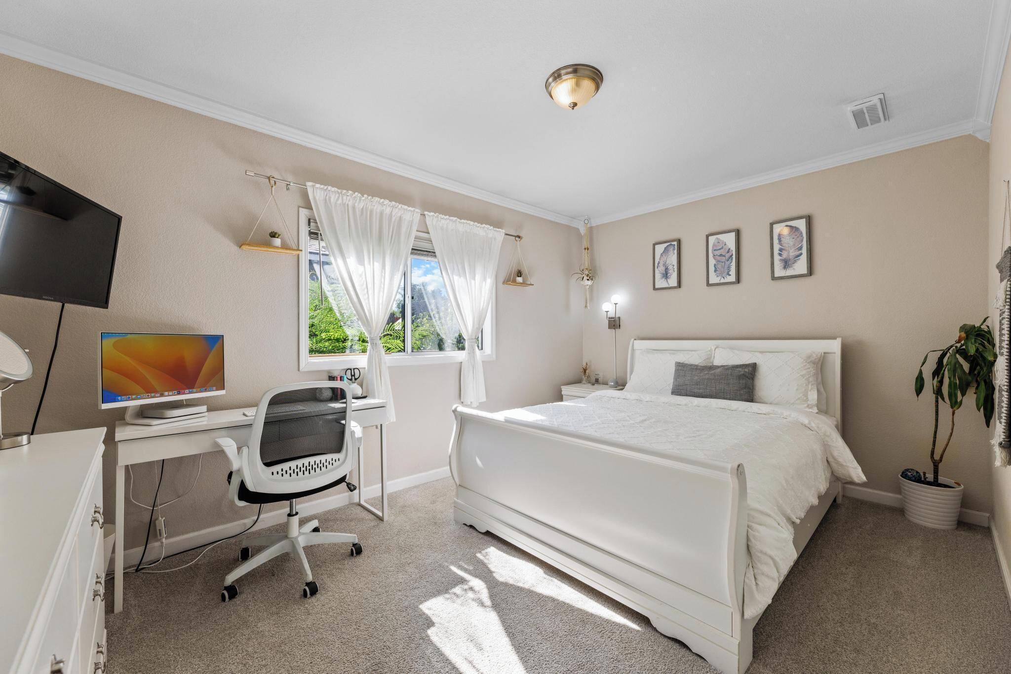 3 chambres, coffres-forts dans les chambres, bureau