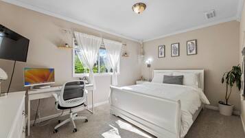 3 chambres, coffres-forts dans les chambres, bureau