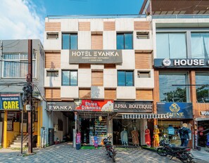 Mặt tiền nơi lưu trú