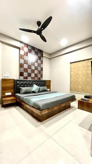Deluxe Double Room, City View | Peti besi dalam bilik, kalis bunyi, seterika/papan seterika 