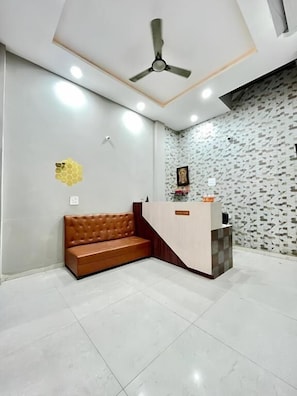 Lobby - Hotel Evanka by Navvarsh (Indore)