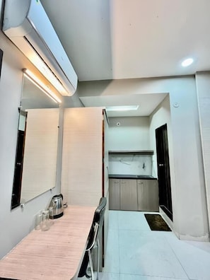 Deluxe Studio, City View | Private kitchen - Hotel Evanka by Navvarsh (Indore)