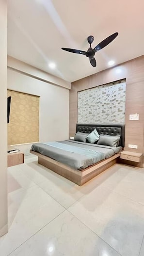 Deluxe Studio, City View | In-room safe, soundproofing, iron/ironing board, free WiFi - Hotel Evanka by Navvarsh (Indore)