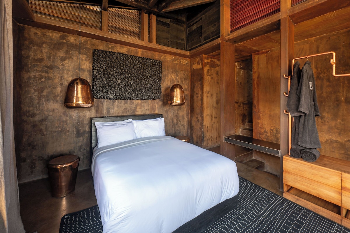 Luxury Room, Valley View | In-room safe, iron/ironing board (on request), free WiFi