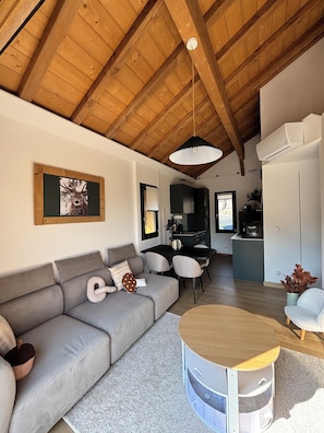 Living area - Chalet with Private Spa, Hammock, and Air Conditioning - 10 min from Gérardmer (Granges-Aumontzey)