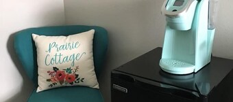 Prairie Cottage Queen steps to Pioneer Woman Merc