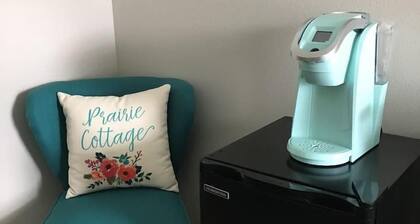 Prairie Cottage Queen steps to Pioneer Woman Merc
