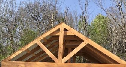 Prairie Cottage Queen steps to Pioneer Woman Merc