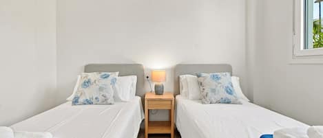 3 bedrooms, desk, iron/ironing board, WiFi