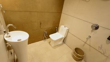 House | Bathroom | Shower, towels, soap, shampoo