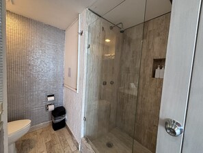 Bathroom - Caribbean Getaway with Beach Access and Pool, stunning view from your bedroom (Cancún)