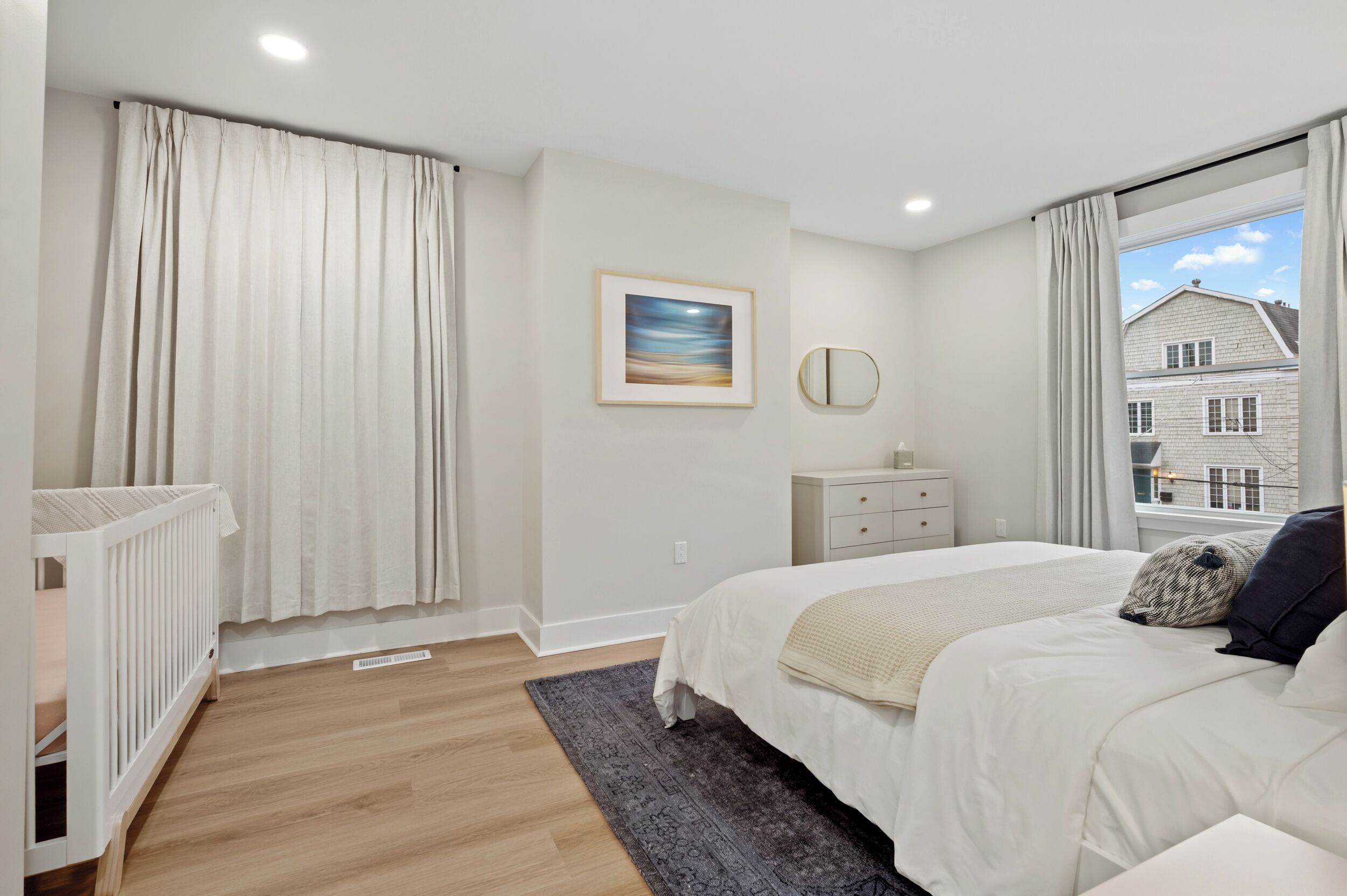 5 bedrooms, iron/ironing board, WiFi, bed sheets