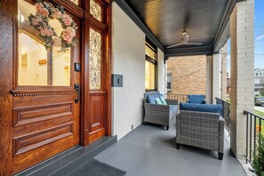 Exterior detail - Luxury 5BR Shadyside Home Near CMU • Walk to Walnut St & Bakery Square (Pittsburgh)