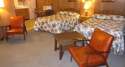 Travelers Inn Motel - Eagle River Downtown