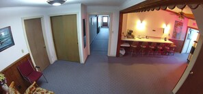 A hallway leading to a bar area with a seating arrangement. - Travelers Inn Motel - Eagle River Downtown (Eagle River)