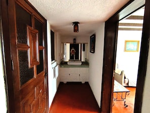 Deluxe Suite, Balcony, City View | Bathroom | Towels, soap, shampoo, toilet paper - Suites Elvira by Posada la Ermta (San Miguel de Allende)