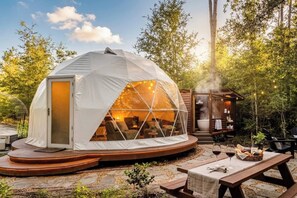 A geodesic dome structure with a door, a wooden deck, and a stone pathway. - Soluna GeoDome 2: Stargazing, Springs, Outdoor Tub (High Springs)