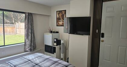 Cozy Private room attach bathroom own entrance Self Check-In near YVR airport