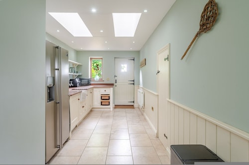 1641 Historic Farmhouse Sleeps 16 Bath Bristol