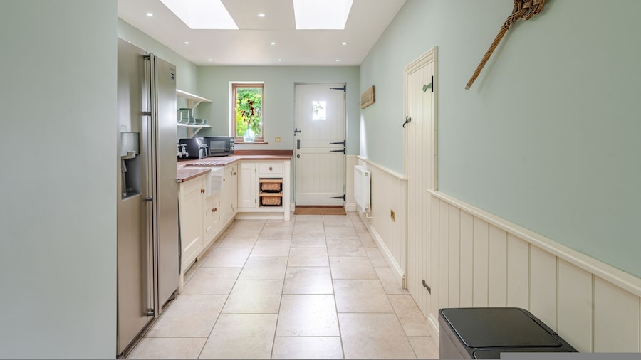 1641 Historic Farmhouse Sleeps 16 Bath Bristol