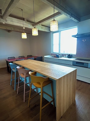 A modern kitchen with a central island, bar stools, and pendant lighting. - Otaru Summer - Winter
Zeni House Coastal Stay (Otaru)